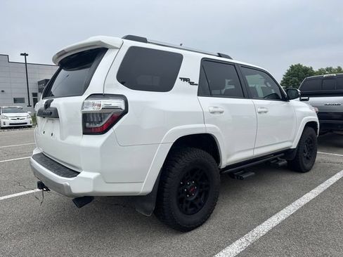 Used 2018 Toyota 4Runner TRD Off-Road Premium AWD/4WD image 4