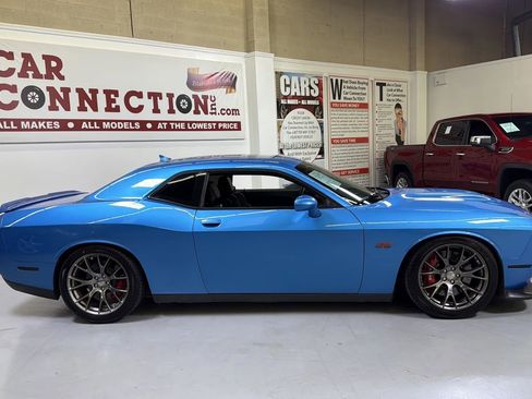 Used 2015 Dodge Challenger SRT w/ Technology Group image 10