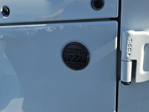 Used 2021 Jeep Gladiator Overland image 14