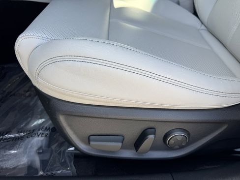 Used 2024 Genesis G70 2.5T image 33