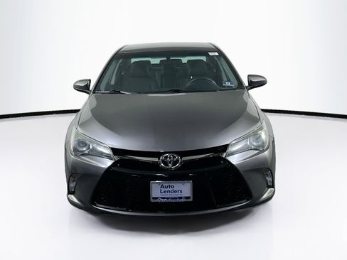 Used 2017 Toyota Camry SE image 2