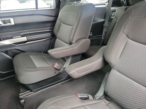 Used 2023 Ford Explorer XLT image 11