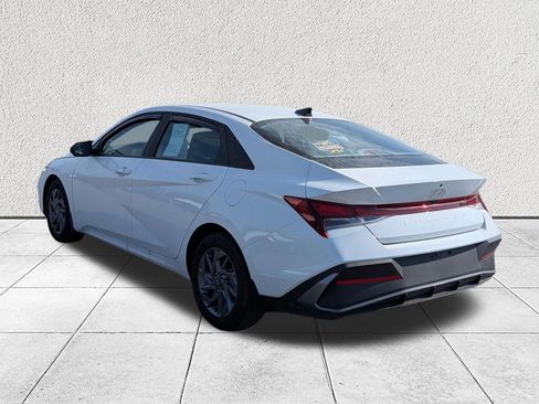 Used 2024 Hyundai Elantra SEL image 5