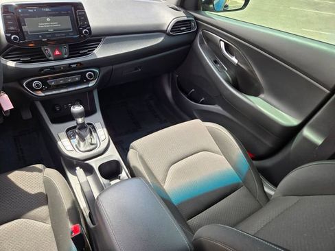 Used 2020 Hyundai Elantra GT FWD image 17