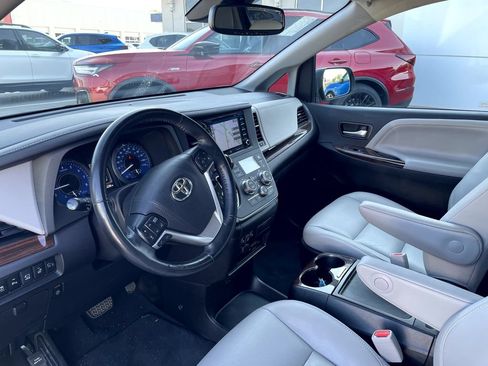 Used 2019 Toyota Sienna Limited Premium w/ Carpet Mat Package AWD/4WD image 13