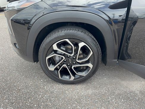 Used 2025 Chevrolet Trax RS w/ Sunroof Package FWD image 34