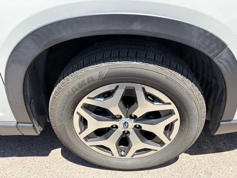 Used 2019 Subaru Forester Premium AWD/4WD image 3