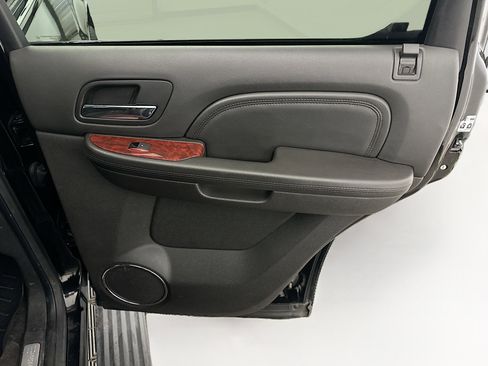 Used 2012 Cadillac Escalade Premium image 33
