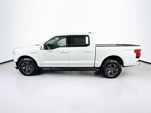 Used 2022 Ford F150 Lightning Lariat image 9