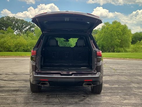 Used 2023 Chevrolet Traverse High Country w/ LPO, Floor Liner Package AWD/4WD image 41
