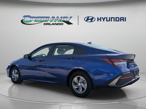 Certified 2025 Hyundai Elantra SE FWD image 13