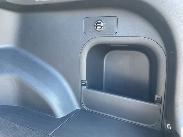 Used 2025 Toyota RAV4 SE AWD/4WD image 11