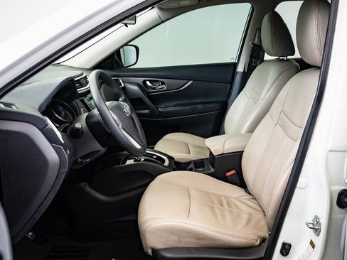 Used 2016 Nissan Rogue SV w/ SV Premium Package image 18