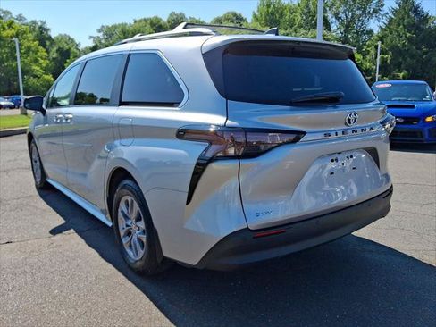 Certified 2025 Toyota Sienna XLE FWD image 23