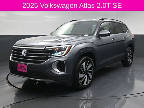 Used 2025 Volkswagen Atlas SE FWD image 2