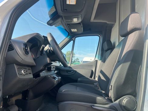 Used 2024 Mercedes-Benz Sprinter 4500 image 14
