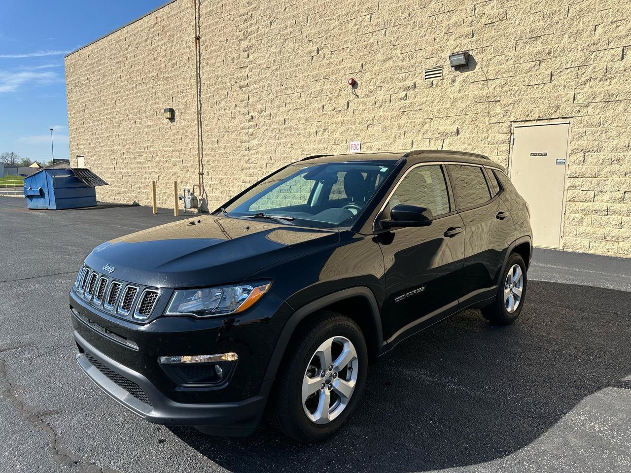 Used 2018 Jeep Compass Latitude FWD image 1
