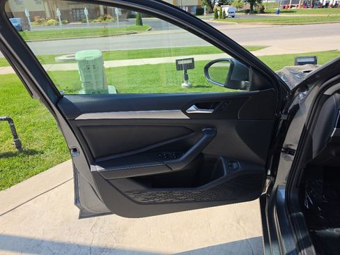 Used 2024 Volkswagen Jetta SE FWD image 19