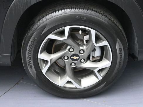 Used 2025 Chevrolet Trax LT w/ LT Convenience Package FWD image 6