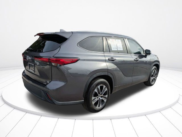 Used 2023 Toyota Highlander XLE FWD image 4