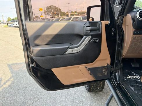 Used 2013 Jeep Wrangler Unlimited Rubicon w/ Connectivity Group AWD/4WD image 12