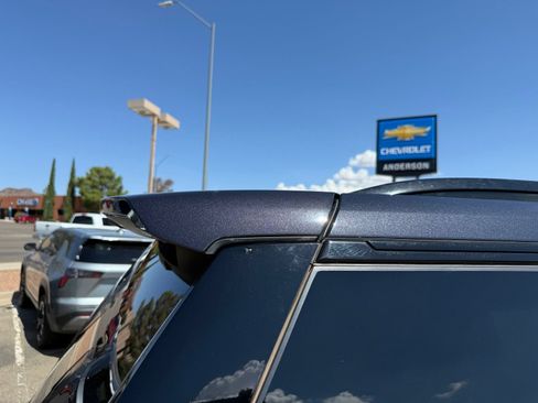 Certified 2022 Chevrolet Tahoe Z71 w/ Luxury Package AWD/4WD image 8