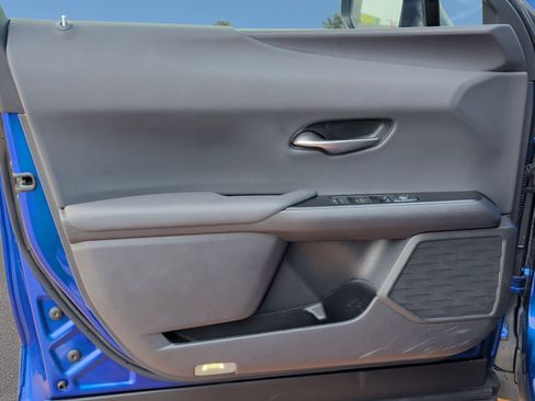 Certified 2025 Lexus UX 300h FWD w/ Accessory Package (Z2) image 8