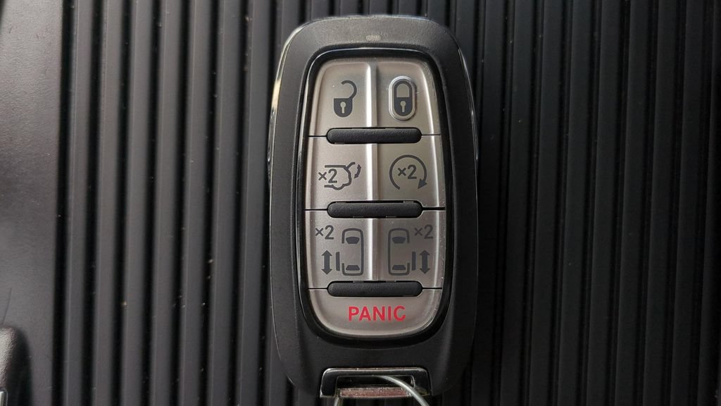 Used 2024 Chrysler Pacifica Touring-L FWD image 22