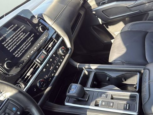 Used 2023 Nissan Pathfinder SL w/ SL Premium Package image 21