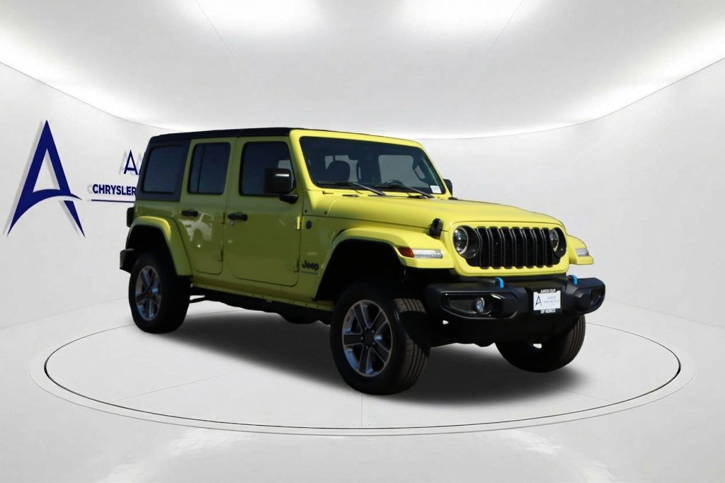 Used 2024 Jeep Wrangler Unlimited AWD/4WD image 3