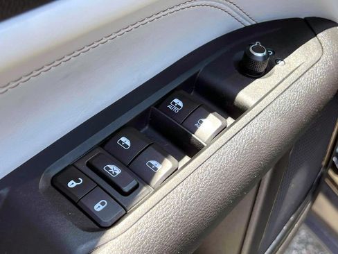 Certified 2025 Jeep Compass Limited AWD/4WD image 17