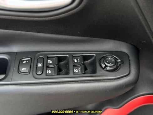 Used 2017 Jeep Renegade Trailhawk AWD/4WD image 13
