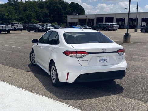 Used 2024 Toyota Corolla LE FWD image 5