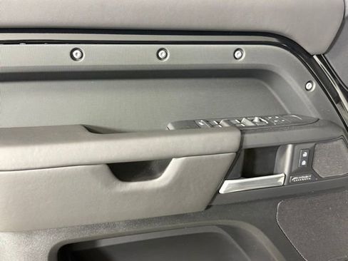 New 2026 Land Rover Defender 110 X-Dynamic SE image 12