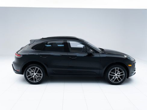 Certified 2026 Porsche Macan AWD/4WD image 8
