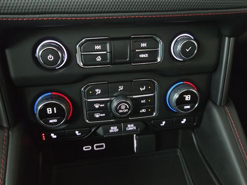 Used 2022 Chevrolet Tahoe RST w/ Luxury Package AWD/4WD image 16