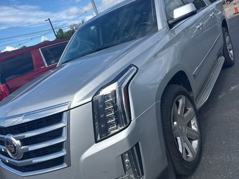 Used 2015 Cadillac Escalade ESV Premium AWD/4WD image 2