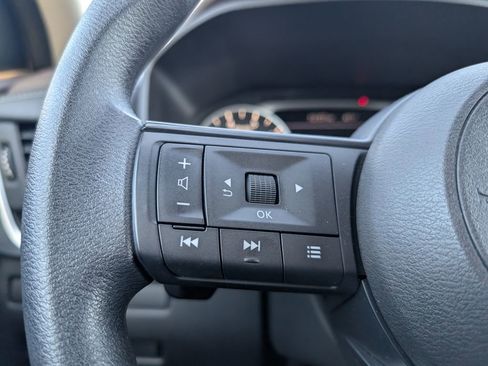 Used 2023 Nissan Rogue S image 8