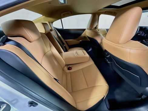 Used 2024 Lexus ES 350 w/ Premium Package FWD image 26