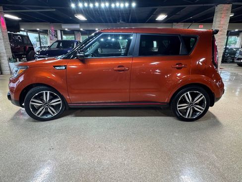 Used 2018 Kia Soul ! w/ Tech Package FWD image 4