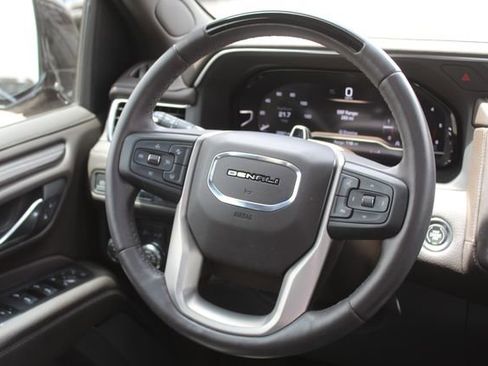 Used 2023 GMC Yukon Denali w/ Denali Reserve Package RWD image 26