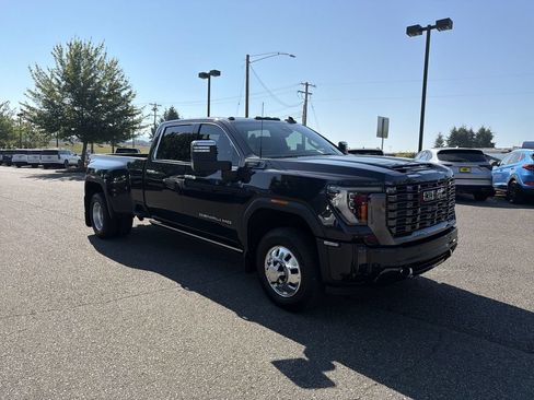 Used 2024 GMC Sierra 3500 Denali Ultimate AWD/4WD image 3