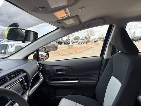 Used 2016 Toyota Prius C Persona Series image 8