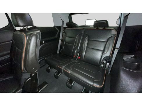 Used 2023 GMC Acadia AT4 w/ Technology Package image 17
