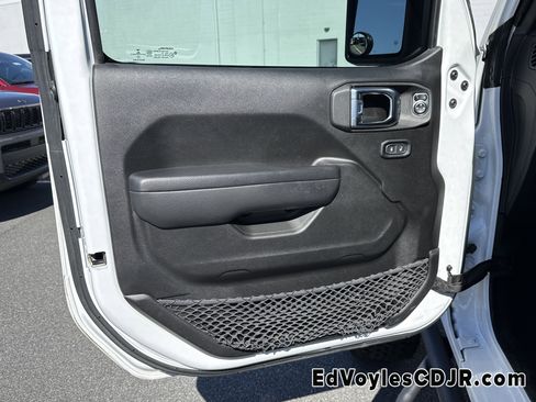 Used 2023 Jeep Wrangler Sport S image 12