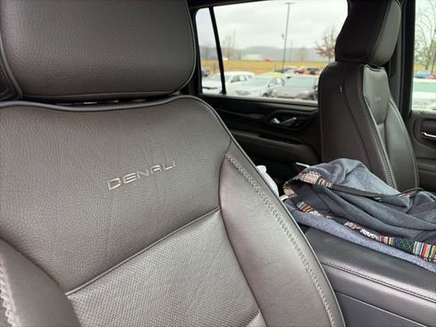 Used 2022 GMC Yukon XL Denali w/ Denali Premium Package image 34