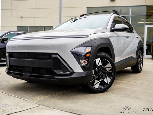 Used 2025 Hyundai Kona SEL image 1