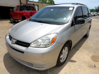Used 2005 Toyota Sienna LE w/ LE Pkg 1