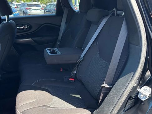 Used 2019 Jeep Cherokee Latitude w/ Popular Appearance Group image 16