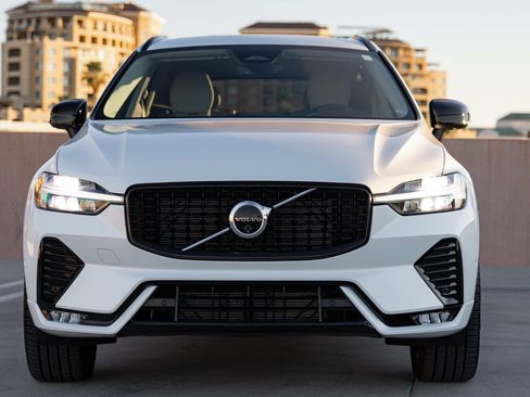 Used 2023 Volvo XC60 B5 Ultimate w/ Protection Package AWD/4WD image 9
